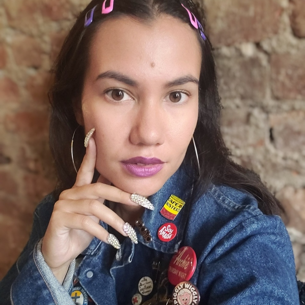 Meet your Posher, Dionysia